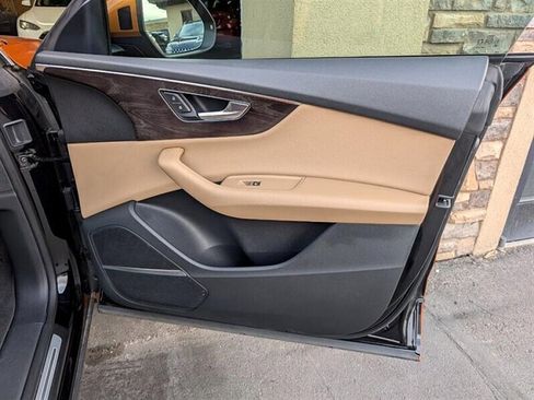 Used 2019 Audi Q8 Premium Plus w/ Premium Plus image 28