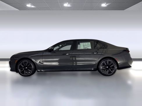New 2026 BMW 740i image 2