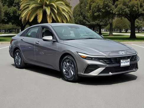 Certified 2024 Hyundai Elantra SEL image 4