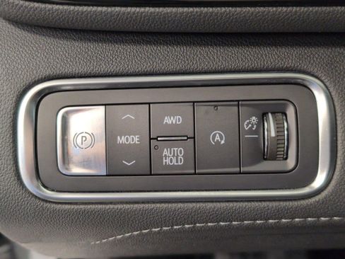 Used 2025 Buick Enclave Preferred AWD/4WD image 10