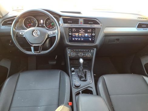 Used 2019 Volkswagen Tiguan SE w/ Panoramic Sunroof Package image 9