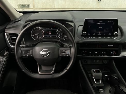 Used 2025 Nissan Rogue SV image 14