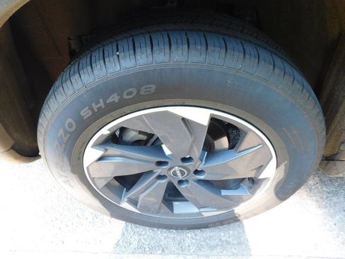 Used 2025 Nissan Rogue SV FWD image 6