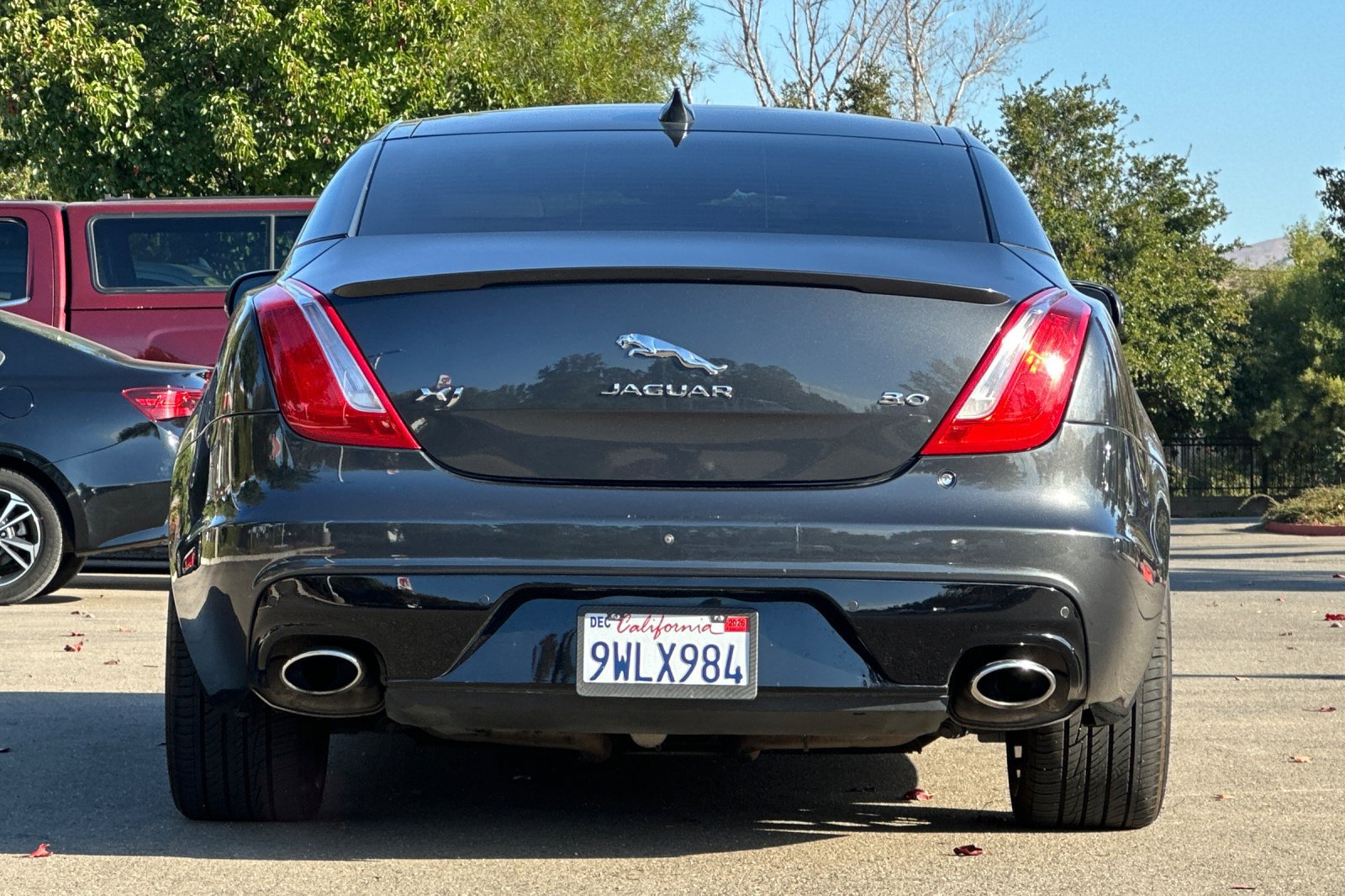 Used 2016 Jaguar XJ R-Sport RWD image 5