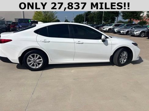 Used 2025 Toyota Camry LE AWD/4WD image 2