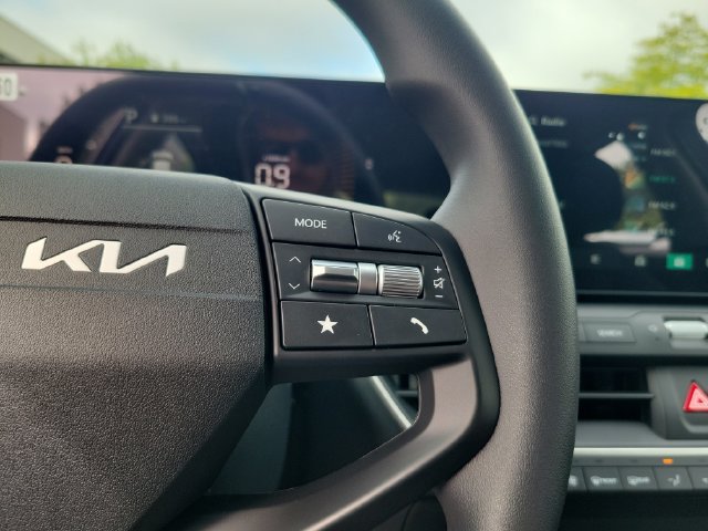 New 2026 Kia K4 FWD image 17