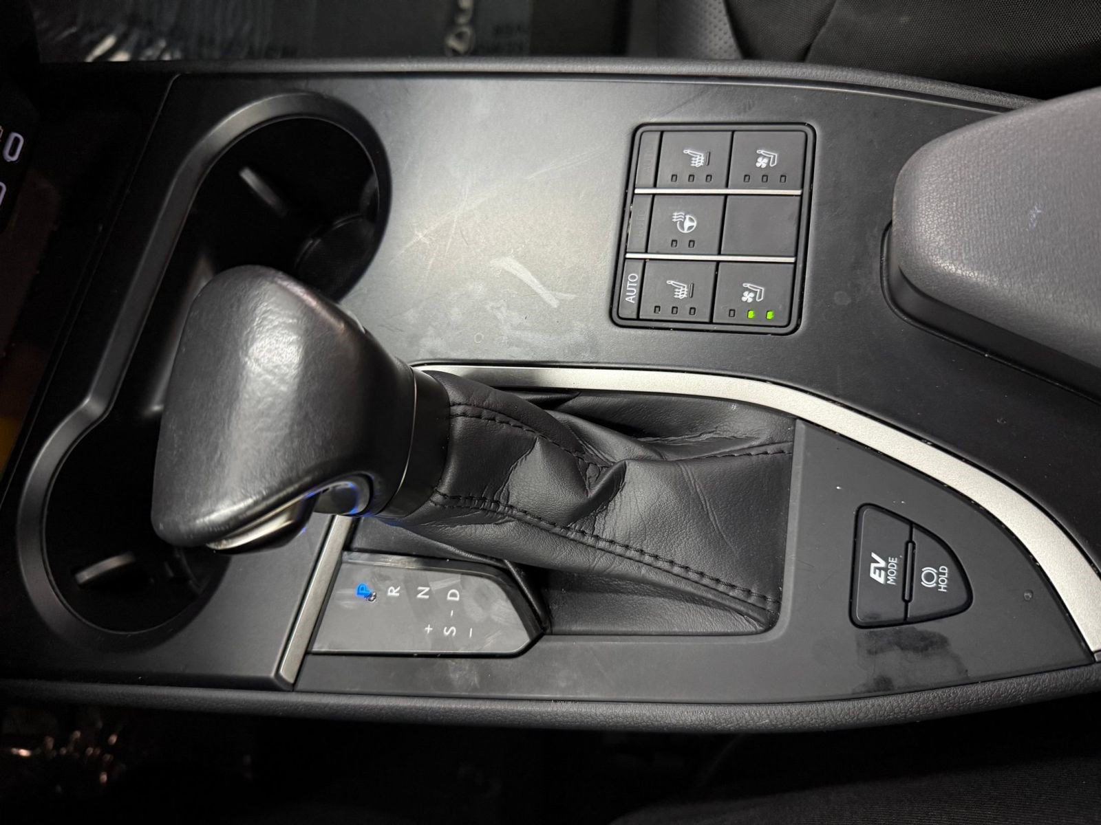 Used 2024 Lexus UX 250h F Sport FWD image 15