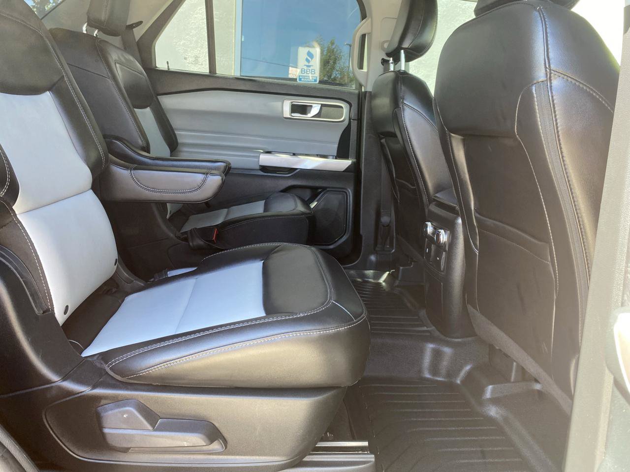Used 2022 Ford Explorer XLT w/ Equipment Group 202A AWD/4WD image 4