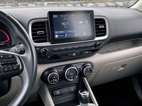 Certified 2024 Hyundai Venue SEL image 7