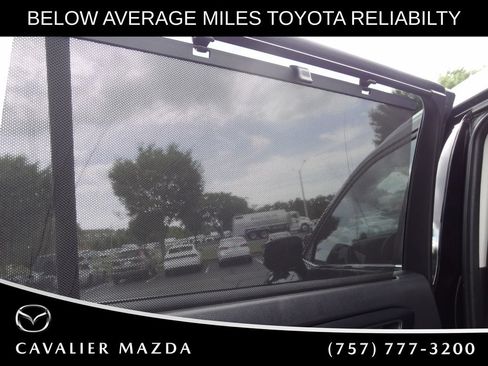 Used 2023 Toyota Highlander XLE AWD/4WD image 16