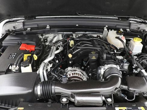 Used 2024 Jeep Gladiator Sport AWD/4WD image 25