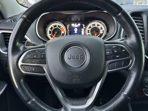 Used 2019 Jeep Cherokee Latitude Plus w/ Cold Weather Group image 41