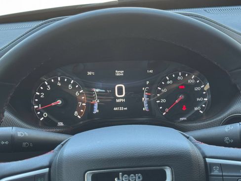 Used 2025 Jeep Compass Trailhawk AWD/4WD image 39