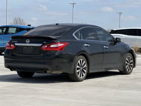 Used 2017 Nissan Altima 2.5 SL w/ 2.5 Technology Package image 4