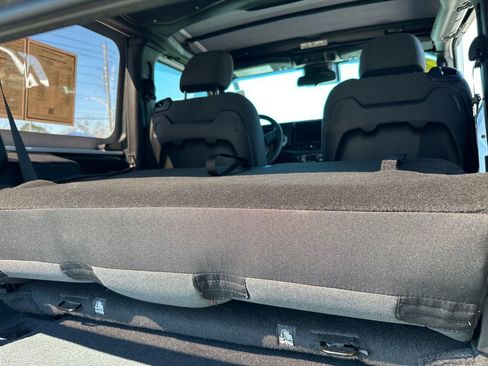 Used 2025 Jeep Wrangler Rubicon image 34