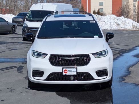 New 2026 Chrysler Pacifica Select AWD/4WD image 2