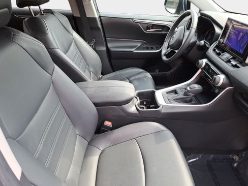 Used 2024 Toyota RAV4 XLE Premium FWD image 10