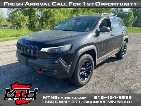 Used 2019 Jeep Cherokee Trailhawk w/ Cold Weather Group AWD/4WD image 4