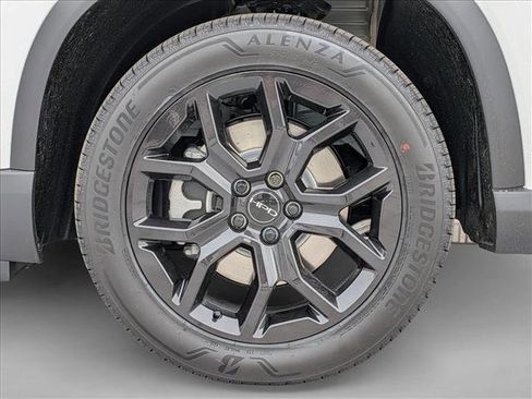 New 2025 Honda Pilot Touring image 10