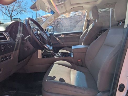 Used 2021 Lexus GX 460 Premium w/ Premium Package image 11