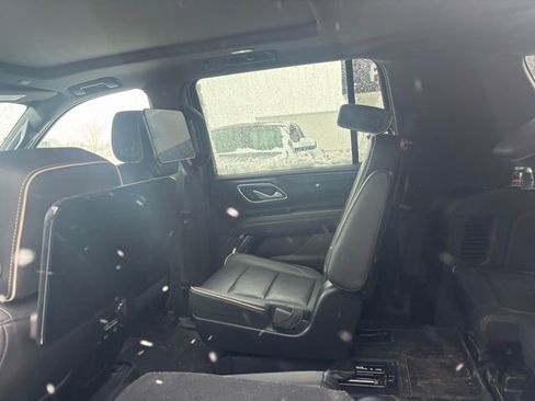 Used 2021 GMC Yukon XL SLT w/ SLT Luxury Plus Package image 9