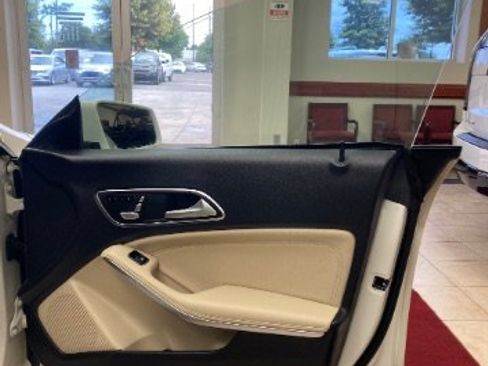 Used 2018 Mercedes-Benz CLA 250 4MATIC image 11