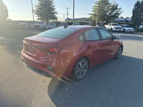 Used 2024 Kia Forte LXS w/ LXS Technology Package FWD image 9