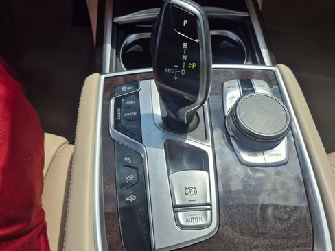 Used 2019 BMW 750i xDrive AWD/4WD image 31