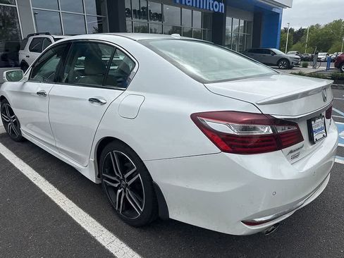 Used 2017 Honda Accord Touring image 6