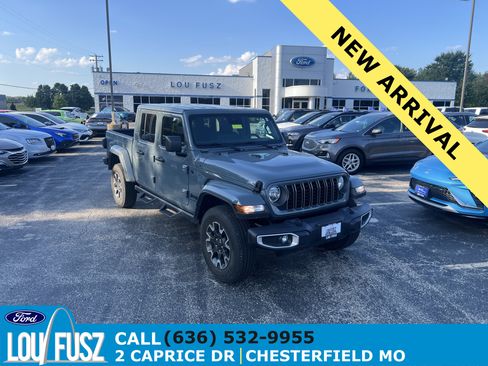 Used 2025 Jeep Gladiator Sport w/ Premium Package AWD/4WD image 1