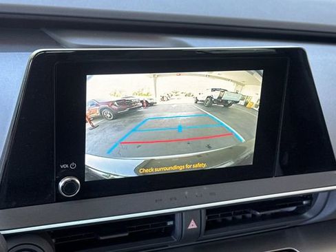 Used 2023 Toyota Prius LE AWD/4WD image 18