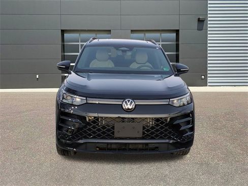 New 2026 Volkswagen Tiguan SE R-Line image 2