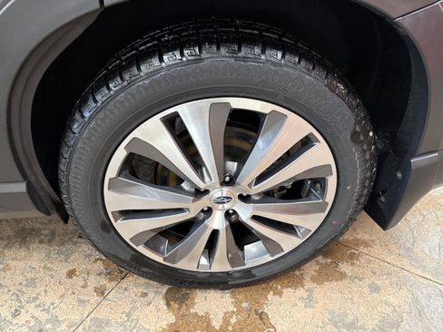 Used 2022 Subaru Ascent Touring w/ Popular Package #2A image 11