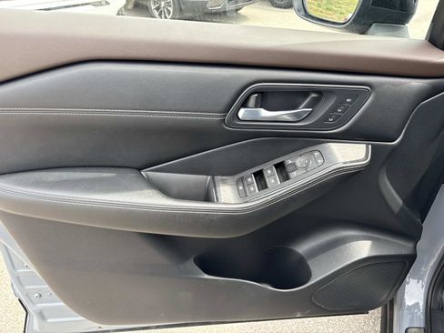 Used 2023 Nissan Rogue SL w/ SL Premium Package AWD/4WD image 12