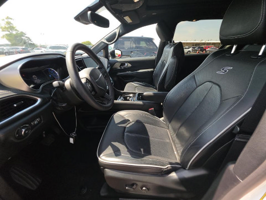 Used 2023 Chrysler Pacifica Limited w/ S Appearance Package FWD image 8
