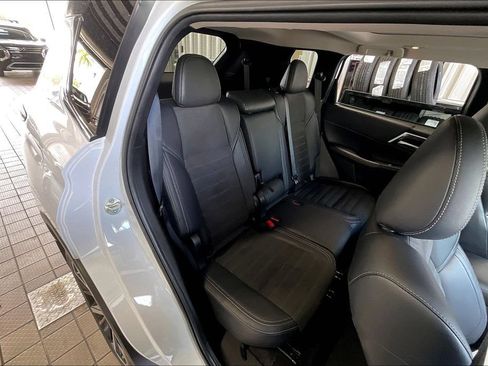 Used 2024 Mitsubishi Outlander SE AWD/4WD image 15