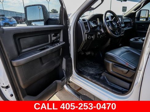Used 2024 RAM 3500 Tradesman w/ Chrome Appearance Group AWD/4WD image 27