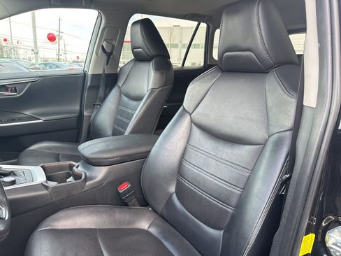 Used 2019 Toyota RAV4 Limited w/ Advanced Technology Package image 11