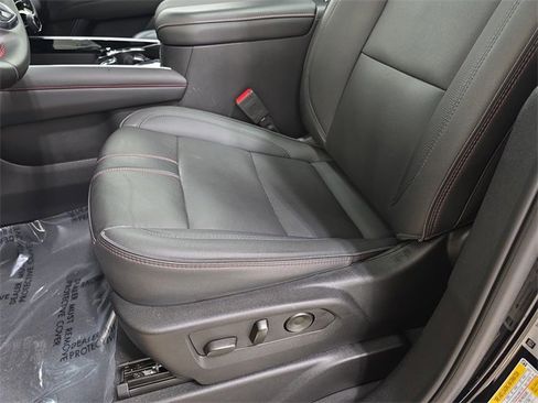 Used 2025 Chevrolet Suburban RST w/ Comfort Package image 29