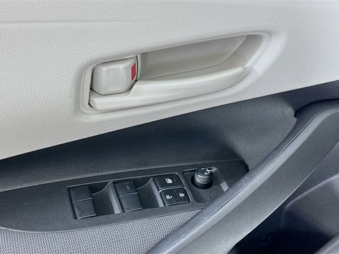 Used 2025 Toyota Corolla LE FWD image 15