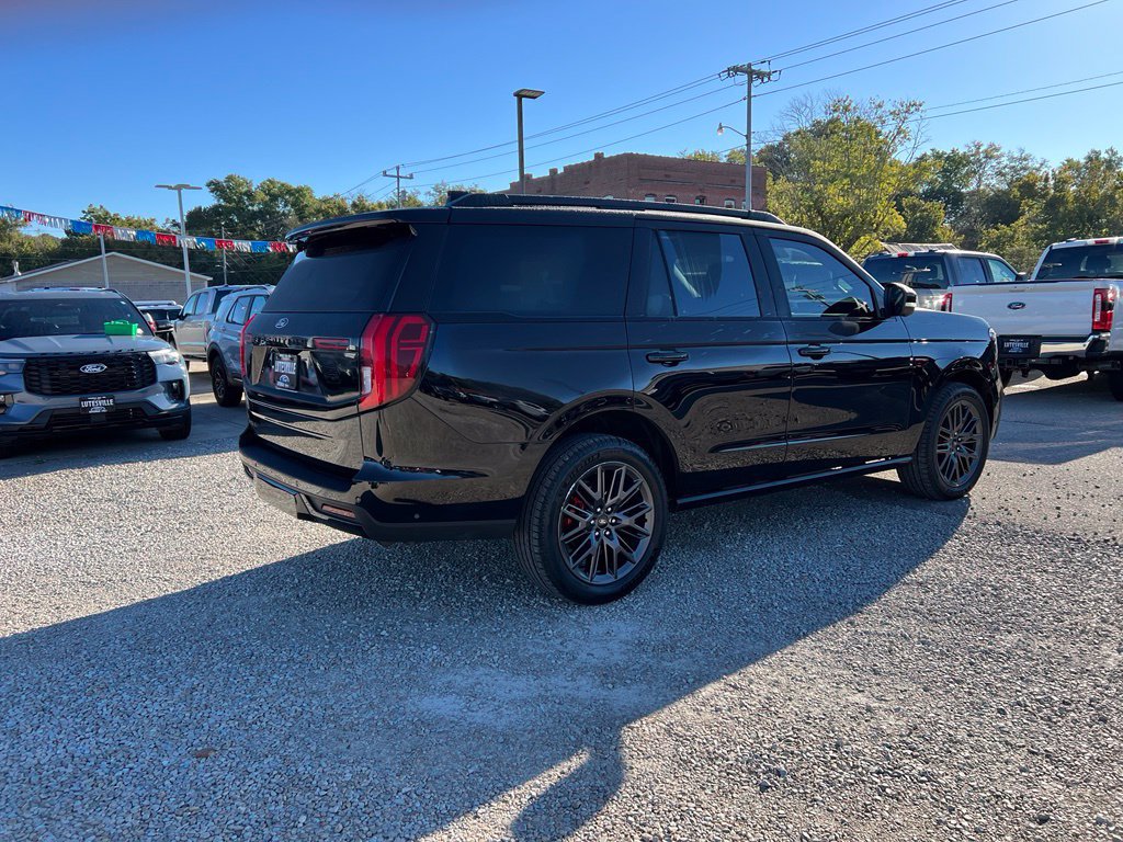 Used 2025 Ford Expedition Platinum w/ Stealth Performance Package AWD/4WD image 8