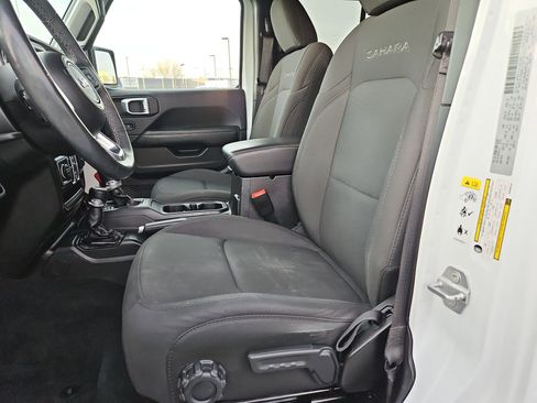 Used 2019 Jeep Wrangler Unlimited Sahara w/ Safety Group image 17