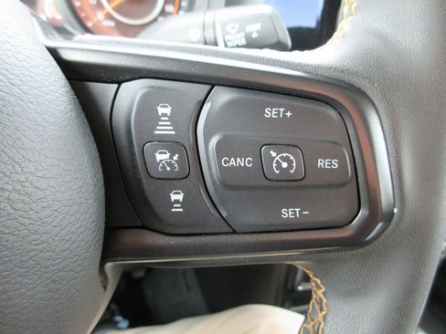 Used 2024 Jeep Gladiator Sport AWD/4WD image 25