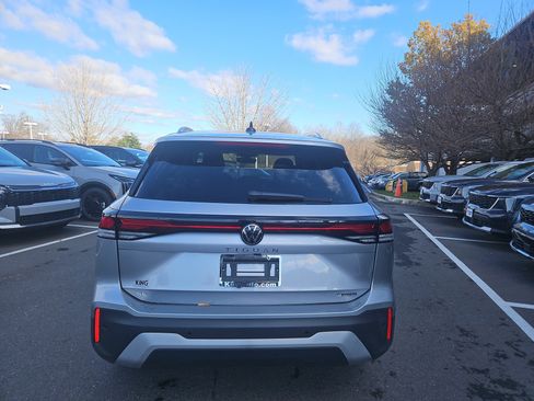 New 2025 Volkswagen Tiguan SE image 4