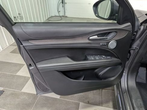 Used 2023 Alfa Romeo Stelvio Ti AWD/4WD image 13