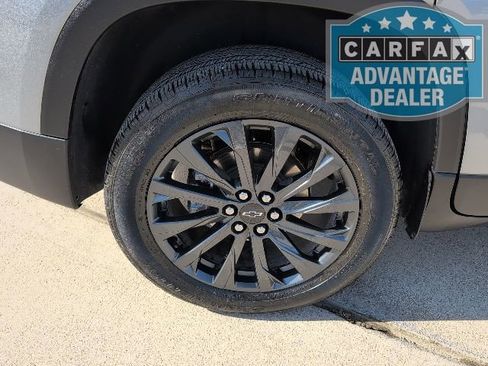 Used 2023 Chevrolet Traverse RS image 3