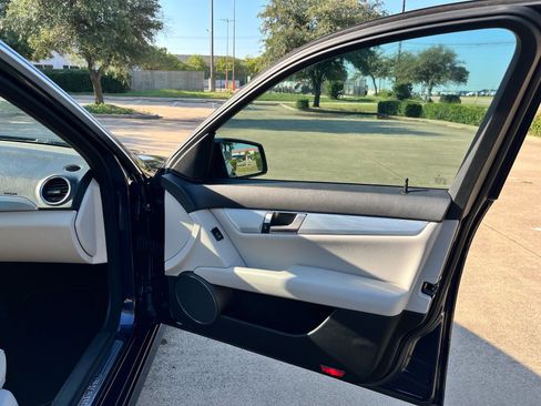 Used 2013 Mercedes-Benz C 250 Sedan image 13