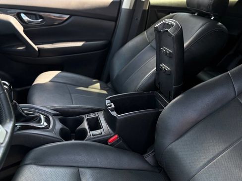 Used 2018 Nissan Rogue SV w/ Premium Package FWD image 21