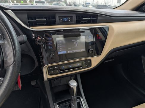 Used 2019 Toyota Corolla LE image 10