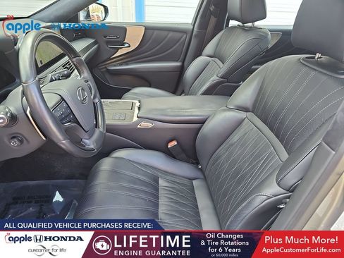 Used 2023 Lexus LS 500h AWD w/ Luxury Package image 16